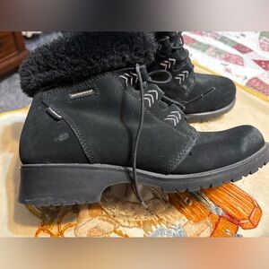 Skechers On the Go Women's Suede Black Fur-Lined Boots 9M